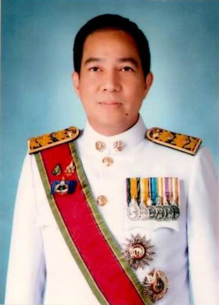 นายอภิชาติ รัตนราศรี